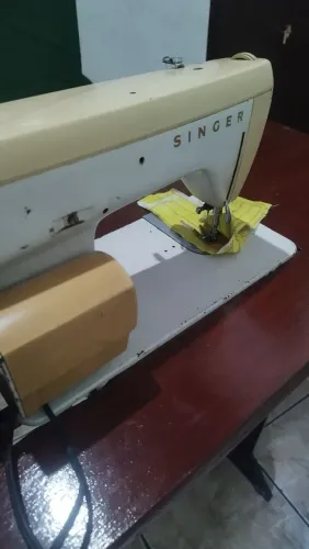 Máquina Singer Reta/Zigzag