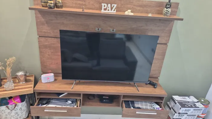 Painel de TV com rack 