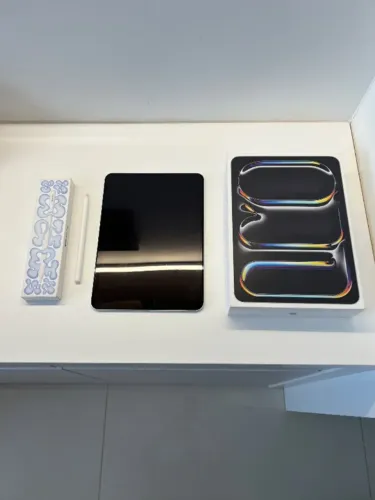 iPad PRO M5 256GB + Apple Pencil PRO - Garantia Apple 06/2027 - Avaliamos o Seu - Até 18x