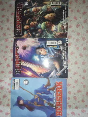 3 volumes de Berserk 
