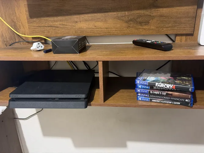 PlayStation 4 com caixa usado +5 jogos
