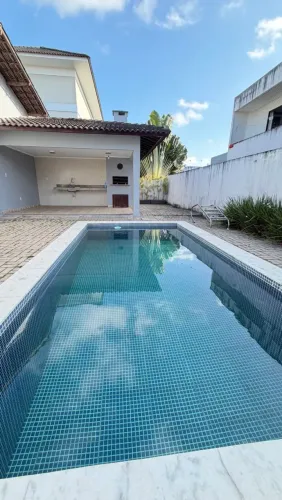 Casa para Alugar em Condomínio Fechado 240 m² 4 Suítes
