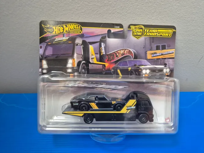 Hot Wheels team transport - Nissan Laurel 2000 SGX