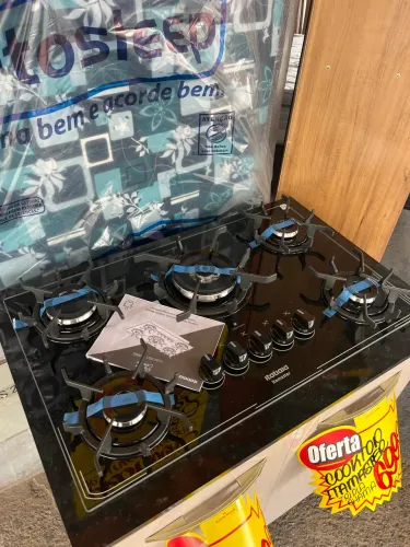Fogão cooktop. Tripla chama. Grades de ferro