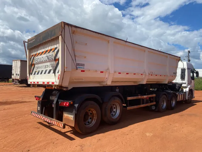 Carreta caçamba basculante 2 eixos