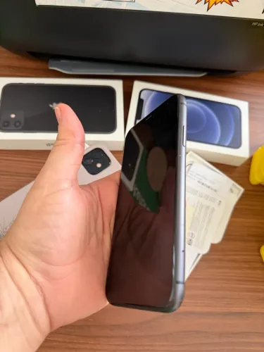 iPhones 11 e 12