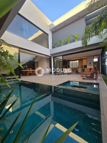 Belíssima casa no condomínio Gênova com 358 m² de construção de Altíssimo padrão, 4 suítes