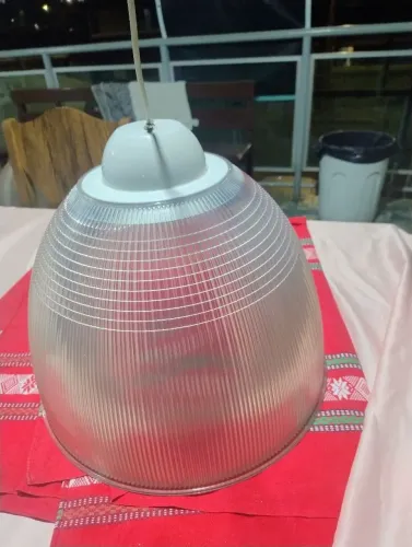 Lustre em acrílico