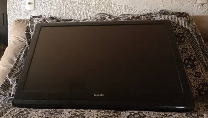 Vende-se TV 42 polegadas Full HD Phillips 