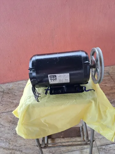Motor Trifásico WEG 3 CC