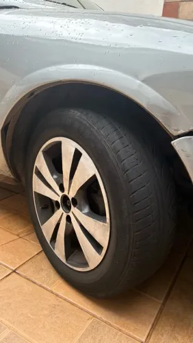 Rodas esportivas aro 15 (com pneus meia vida) EM ATÉ 3X VEZES SEM JUROS