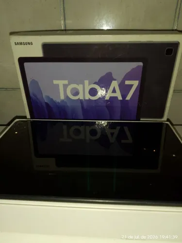 Tablet Galaxy Tab A7,porém tela quebrada venda para quem se interessar aproveitar peças.