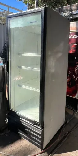 Geladeira Expositora de Bebidas Metalfrio 220v