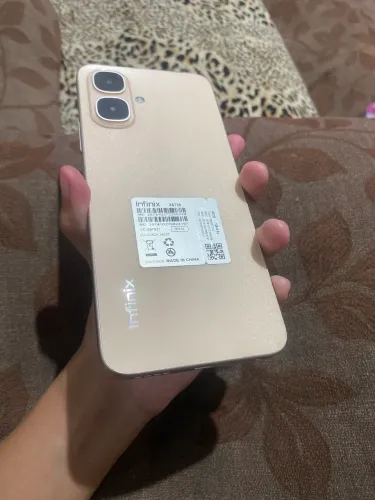 Vendo celular Infinix Smart 8 Pro (Modelo X6725) na cor Twilight Gold (Dourado)