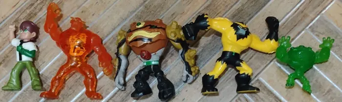 Lote Action Figure - Ben 10