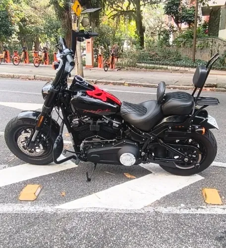 Harley Davidson customizada chama atenção nos eventos