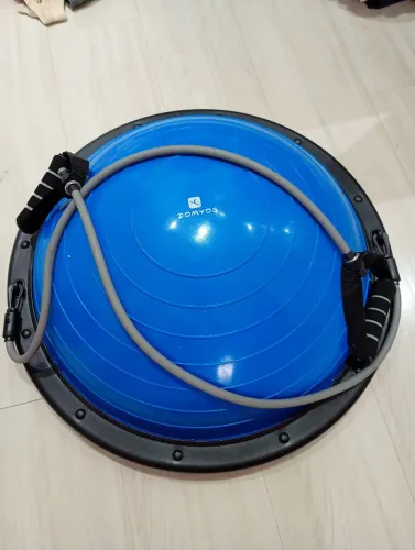 Meia Bola Ginástica Suíça 58cm na base com Alças