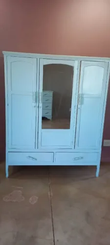 Guarda roupa antigo