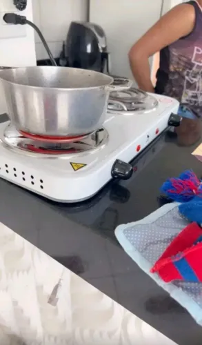 Fogão elétrico portátil , cozinha igual fogão a gás , só 95 reais pra acabar 