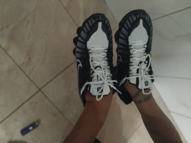 Nike 12 molas preto e branco , numeração 43 , novo !!!