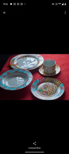Jogo de pratos de porcelana