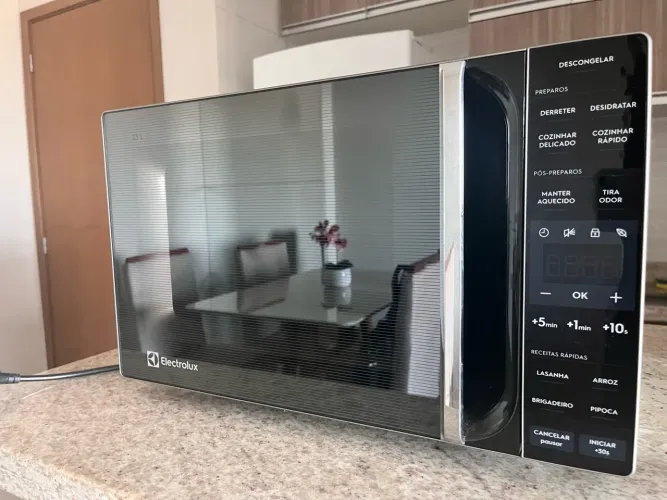 Pessoal, vendendo meu micro-ondas Electrolux 23L Experiece