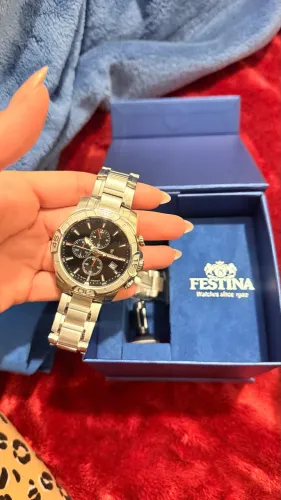 Relógio Festina Timeless Chronograph modelo F20704/3. 