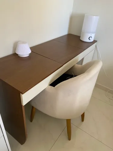 Escrivaninha e Penteadeira