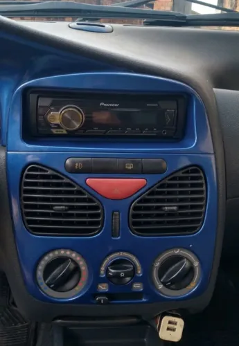 Vendo Toca-CD / rádio automotivo Pioneer de ótima qualidade.