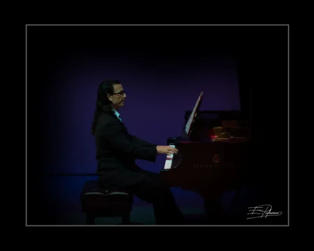 Professor de piano, pianista e Panista acompanhador