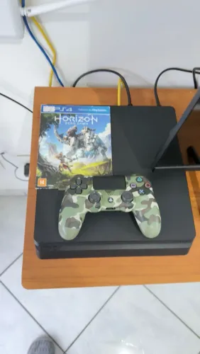 Vendo PS4 de 500GB + 6 jogos + 1 controle + cabo de carregar controle