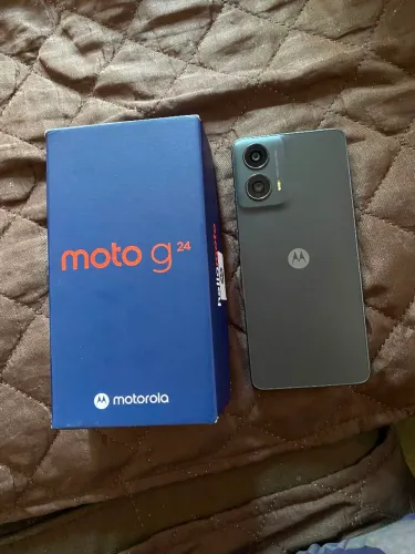 CELULAR MOTO G24 COM 256 GBS SEMI NOVO SEM MARCAS DE USO 