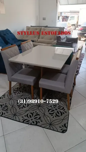 Mesa de jantar com 4 cadeiras