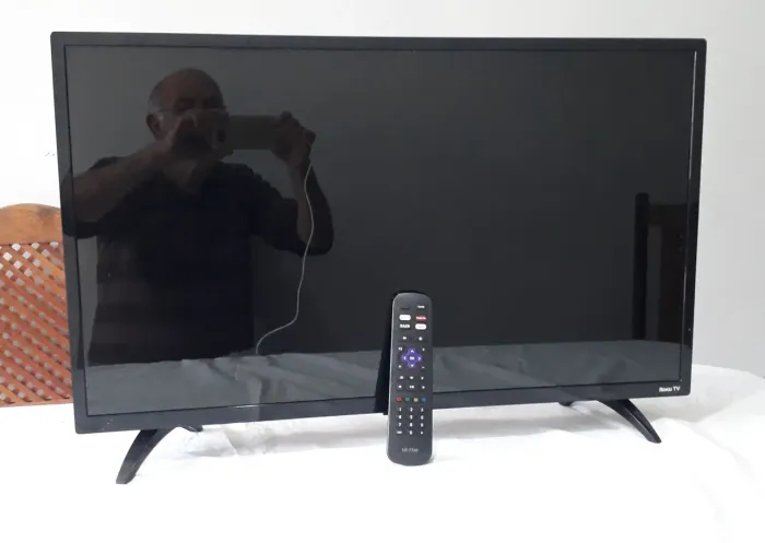 VENDO TV SMART AOC ROKU 32' COMPLETA