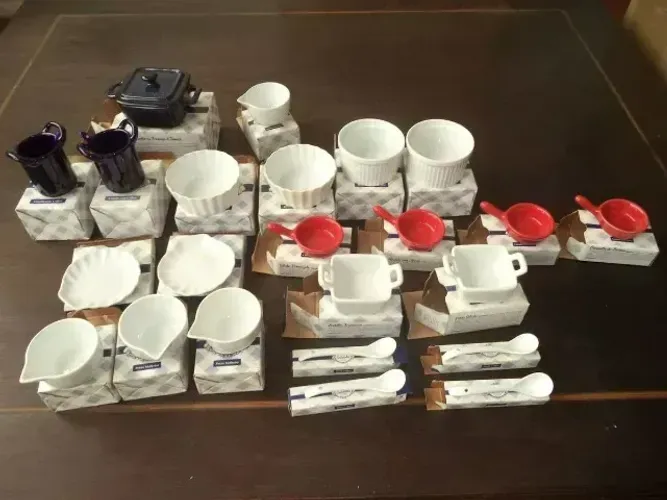 Coleção Casseroles Porcelana- Coleção Revista Caras-35 Itens