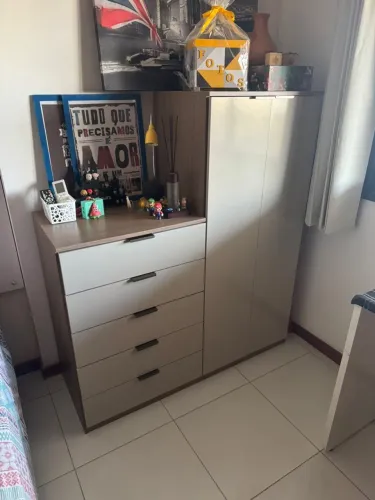 Vendo Cômoda 4 Gavetas e 2 Portas