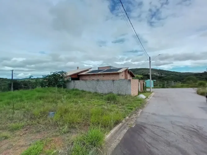 Terreno à venda em bairro residencial