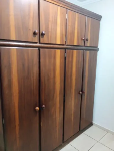 Guarda roupa de madeira maciça