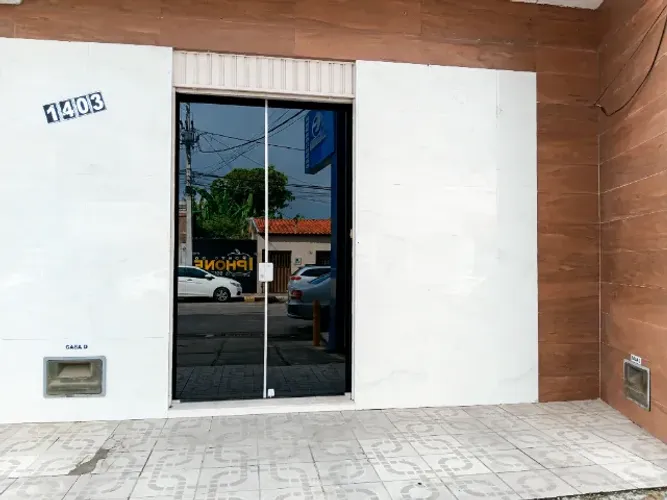 Aluga-se clínica/comércio na Rua Bahia, 1403 (Siqueira Campos).
