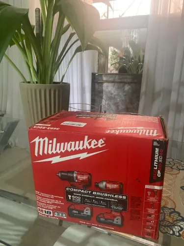 Milwaukee M18 3693-22CX Brushless 18V 2 Ferramentas + 2 Baterias
