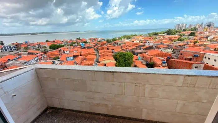 Vendo apartamento de 152m2 no São Francisco, Edifício Ponta D'areia, com 03 quarto.