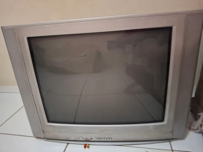 TV LG 29" de Tubo (CRT) - Excelente para Videogames Antigos