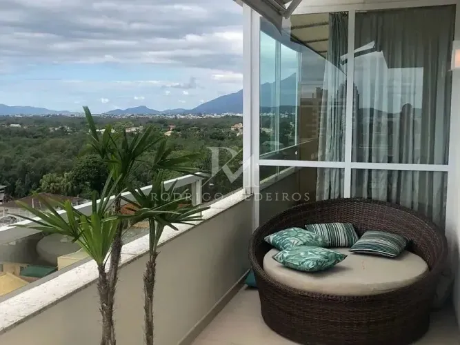 COBERTURA DUPLEX MOBILIADA COM VISTA MAR NO CENTRO DE PALHOÇA