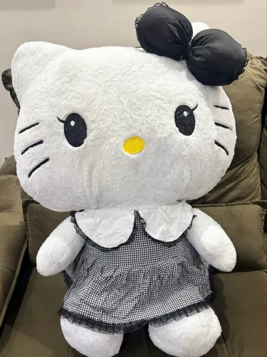 Pelúcia Gigante Hello Kitty Premium 75cm - Edição Especial Vestido Xadrez