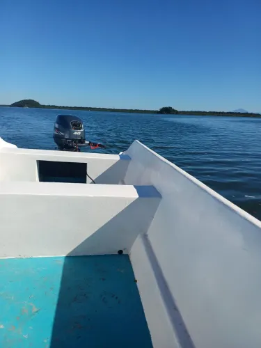 vendo barco com motor Yamaha 40hp 2tempos barco de fibra