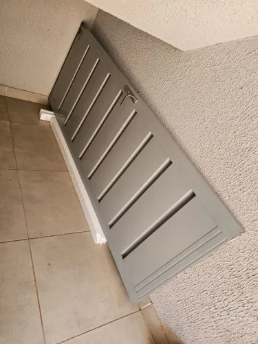 PORTA DE METAL