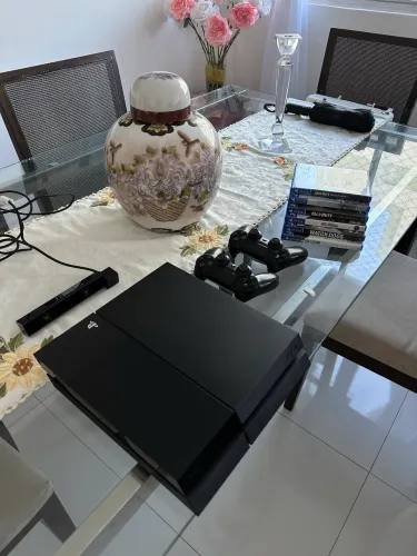 PlayStation 4 Fat 500GB + 2 controles + câmera + jogos