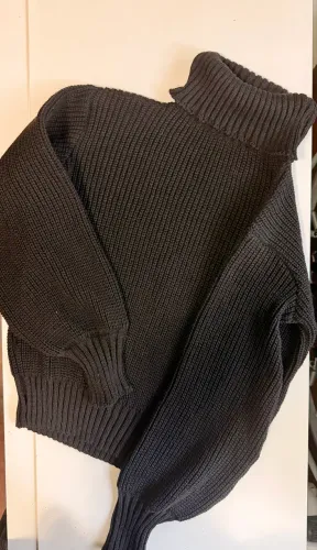 Blusa de lã preta