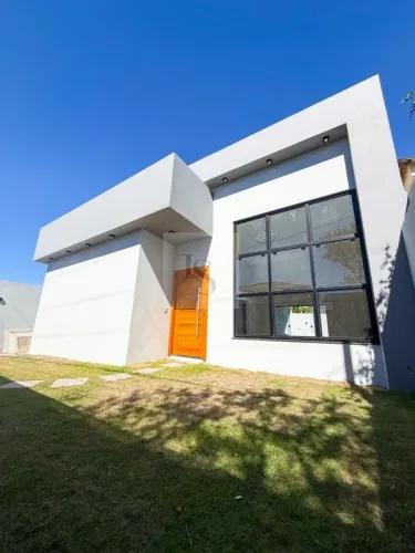 Casa para Venda em Macaé, Vale das Palmeiras, 3 dormitórios, 1 suíte, 2 banheiros, 2 vagas