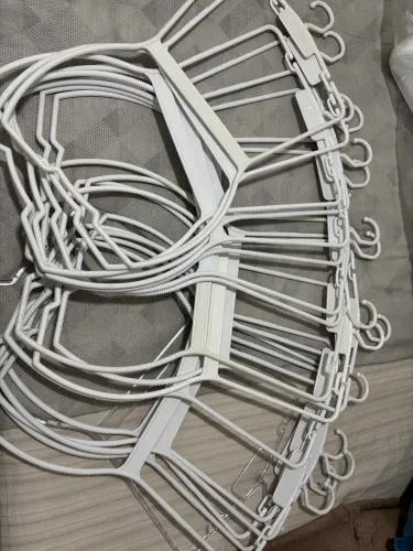 Vendo cabide silhueta branco e transparente